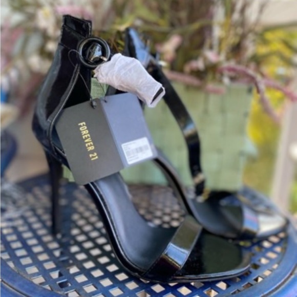 Forever 21 Glossy Black Heels - Picture 1 of 7